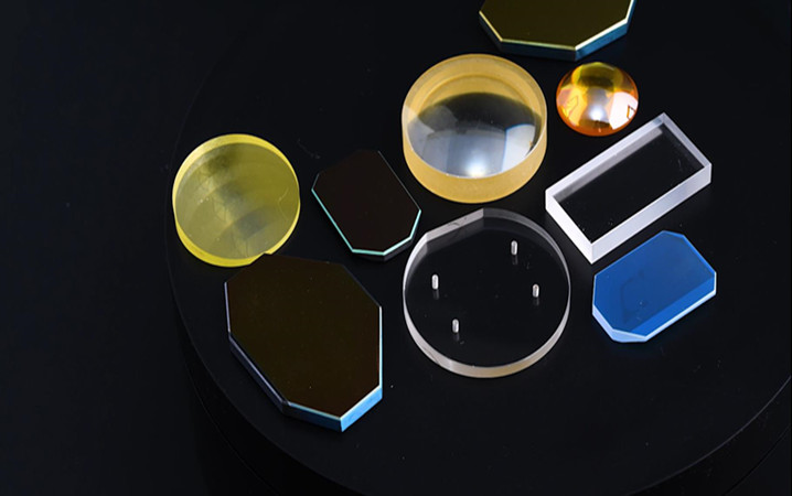 UM OPTICSの光学素子映像